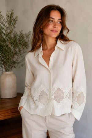Camisa cruda con bordado calado