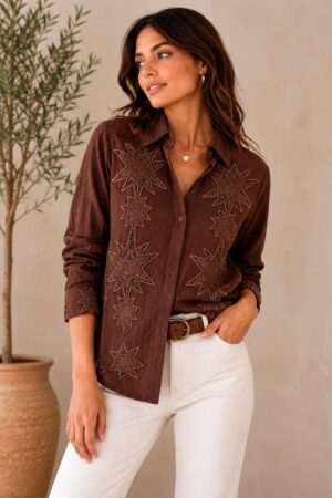 Camisa color chocolate con bordados calados